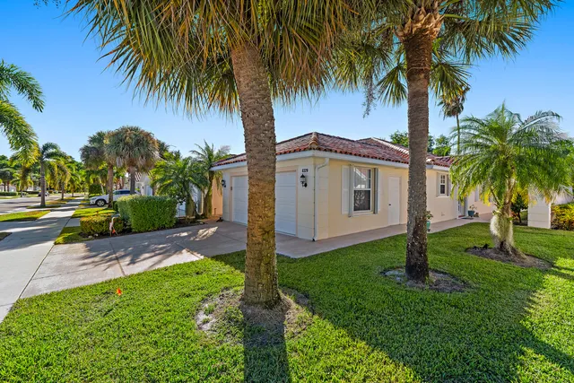 $435,000 | 8320 Southeast Double Tree Drive, Hobe Sound, FL 33455