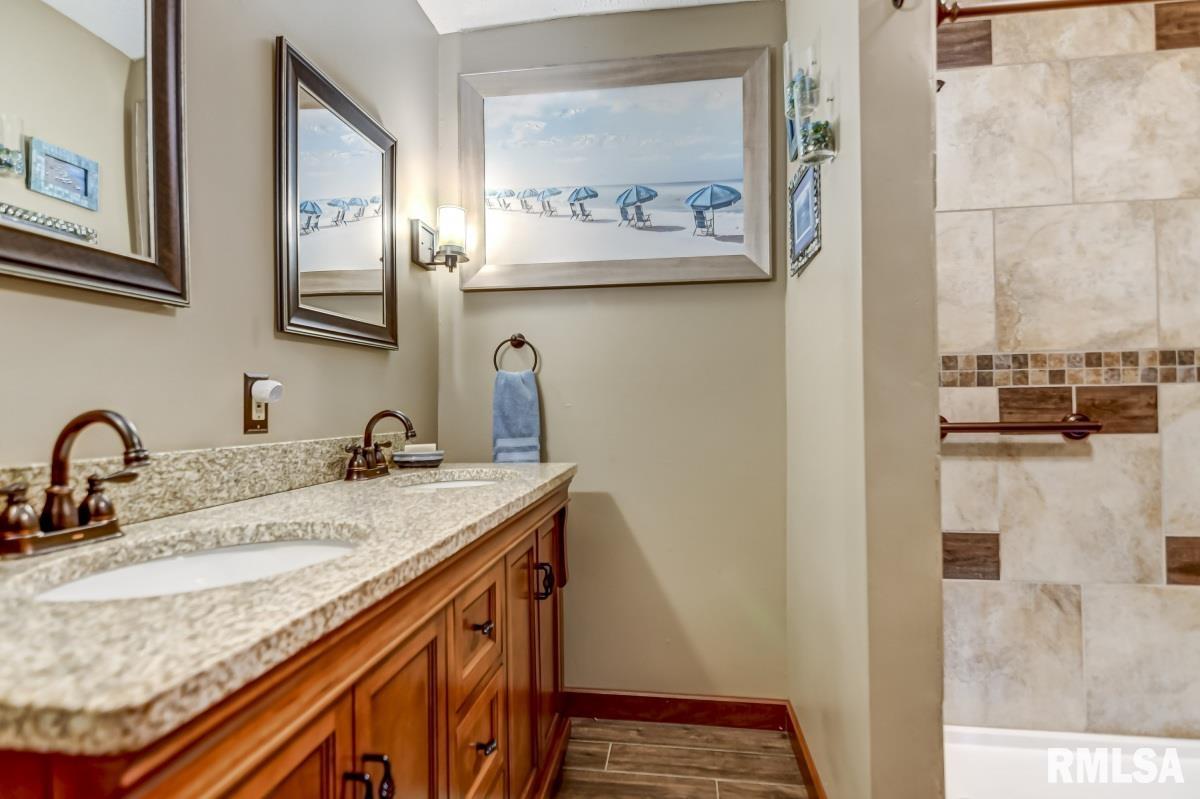2228 Cloverfield Lane Springfield, IL 62711 - Photo 36 of 51