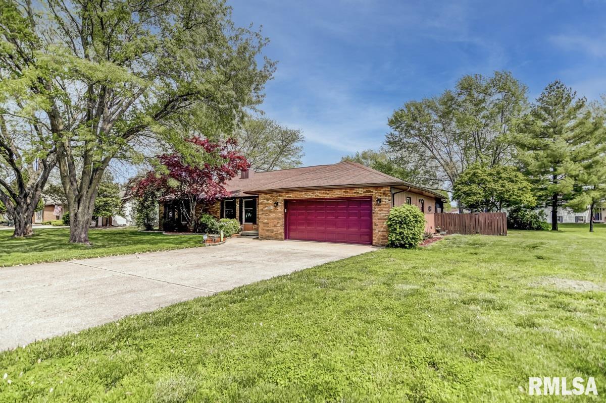 2228 Cloverfield Lane Springfield, IL 62711 - Photo 4 of 51