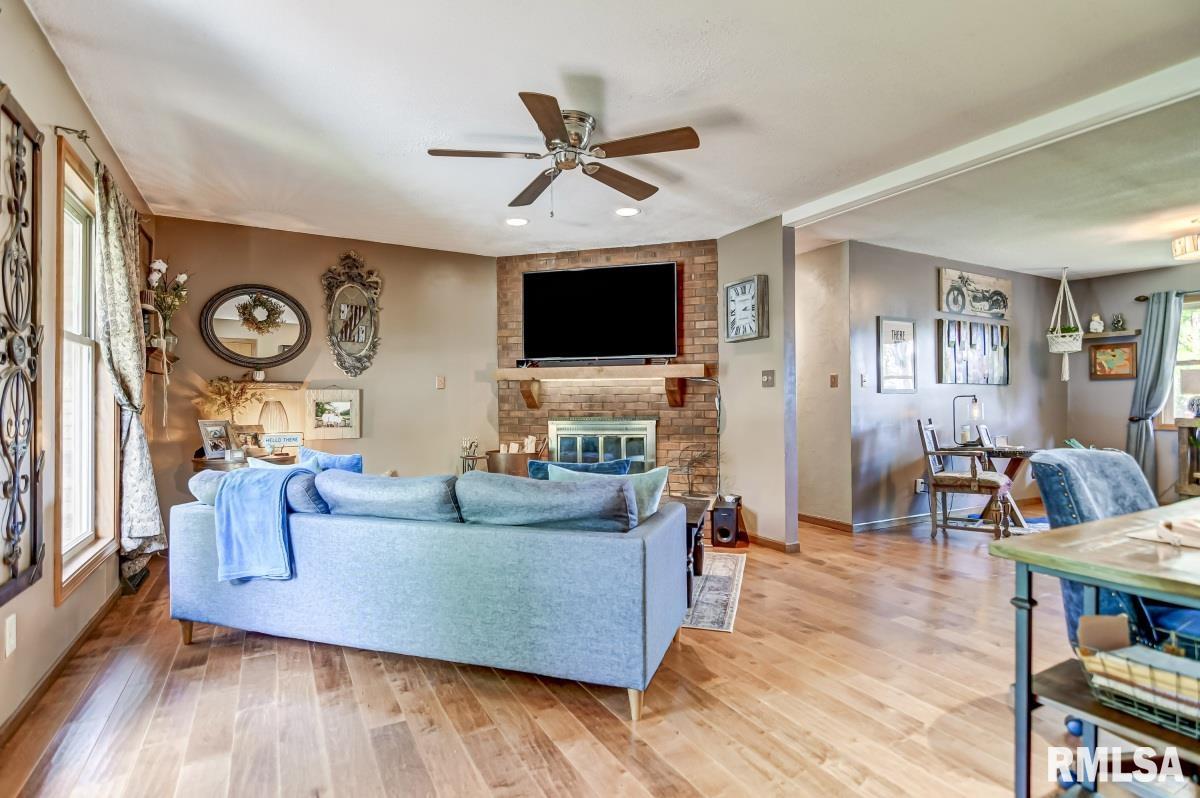 2228 Cloverfield Lane Springfield, IL 62711 - Photo 6 of 51