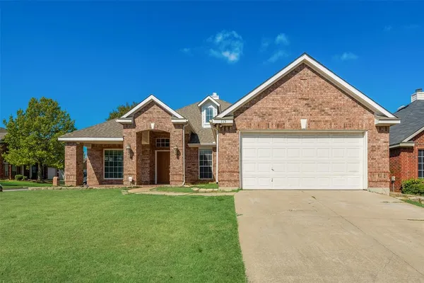 $2,400 | 115 Fort Edward Drive, Arlington, TX 76002