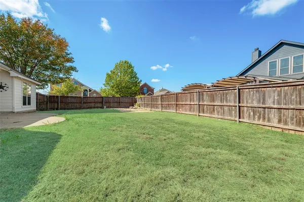 $2,400 | 115 Fort Edward Drive, Arlington, TX 76002