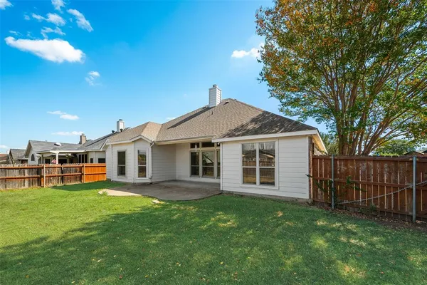 $2,400 | 115 Fort Edward Drive, Arlington, TX 76002