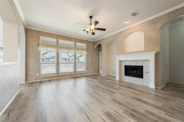 $2,400 | 115 Fort Edward Drive, Arlington, TX 76002