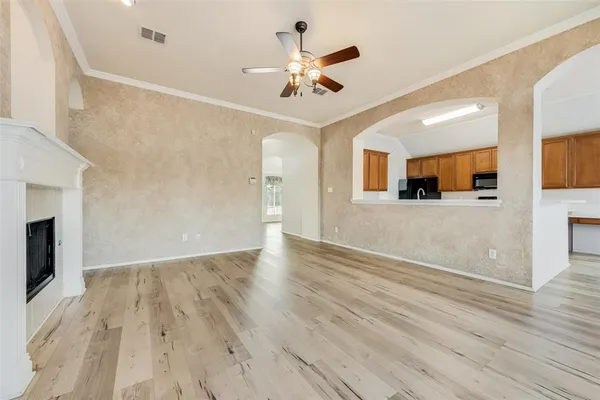 $2,400 | 115 Fort Edward Drive, Arlington, TX 76002