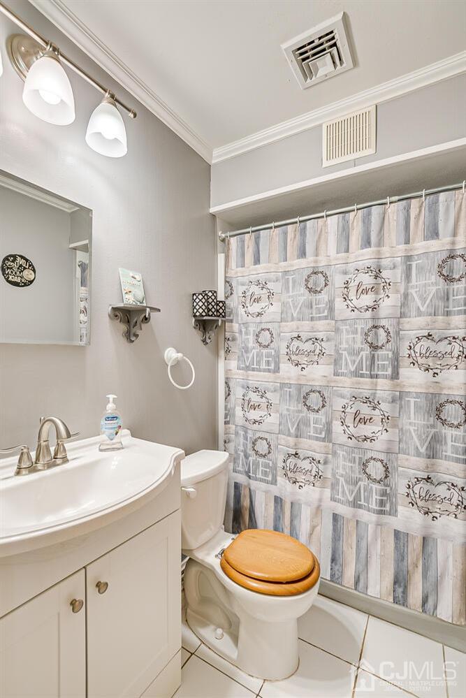 43 Kenmore Road Edison, NJ 08817 - Photo 14 of 19 a bathroom with a sink a toilet and a mirror