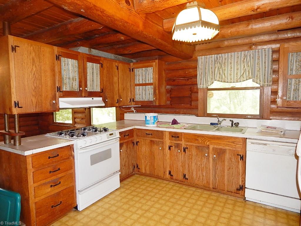 359 Hilton Road Stokesdale, NC 27357 - Photo 6 of 30 Kitchen