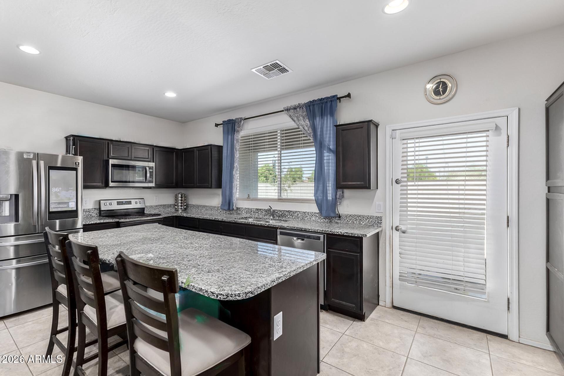 7832 West Payson Road Phoenix, AZ 85043 - Photo 3 of 11 69d835f6141ee99792255cd7