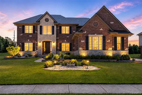 $934,900 | 47576 Valencia Circle, Novi, MI 48374