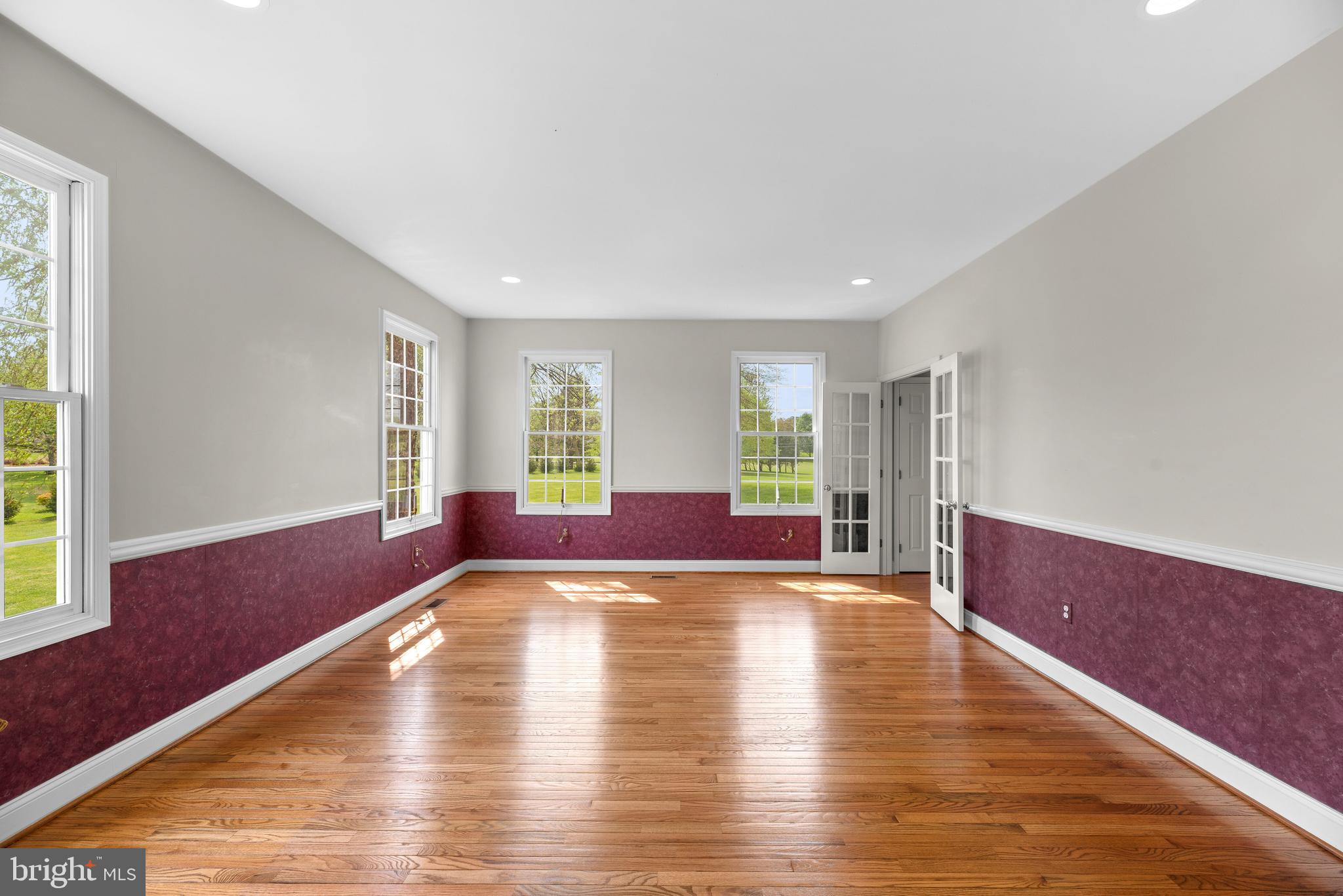3913 Sharp Road Glenwood, MD 21738 - Photo 11 of 71 Living Room