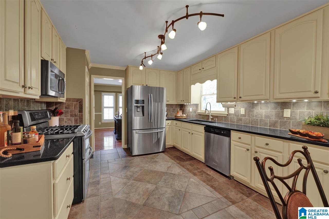 5021 Kerry Downs Road Birmingham, AL 35242 - Photo 7 of 32