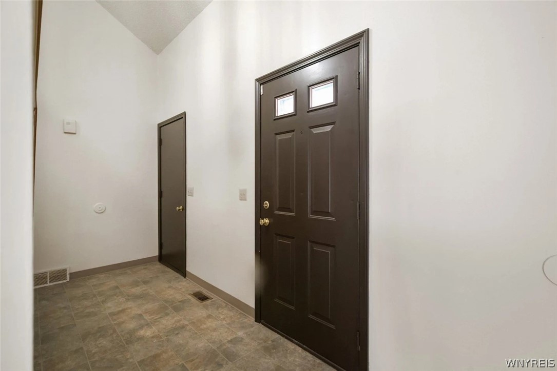 383 South Ellicott Creek Road Amherst, NY 14228 - Photo 4 of 14