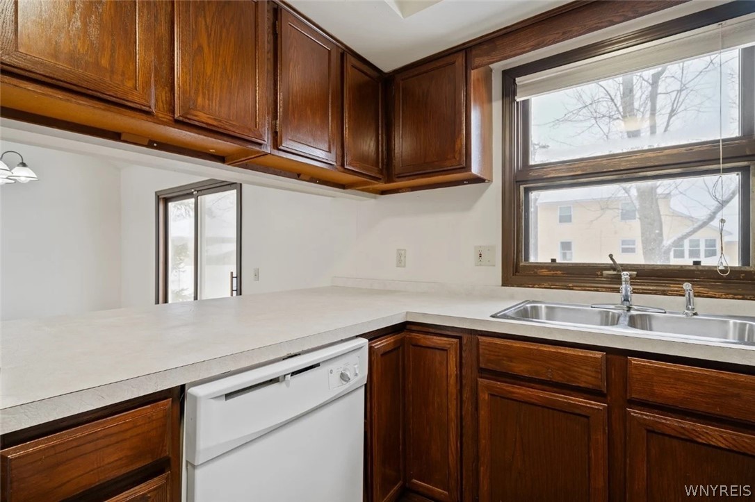 383 South Ellicott Creek Road Amherst, NY 14228 - Photo 8 of 14