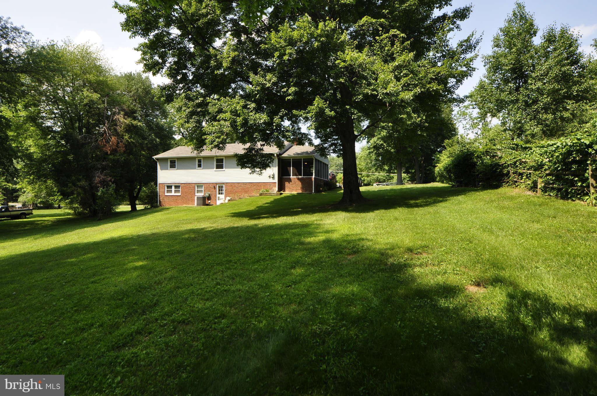 11647 Valley Road Fairfax, VA 22033 - Photo 6 of 16 Exterior Rear
