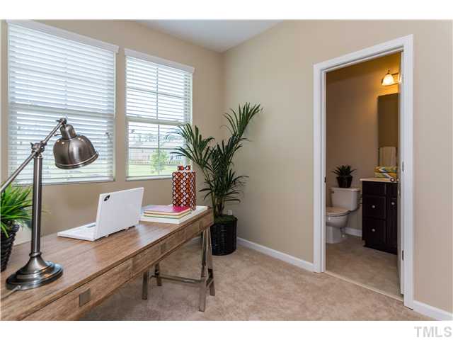 707 Wickham Ridge Road, Unit 160 Apex, NC 27539 - Photo 17 of 21 a workspace with furniture and a potted plant