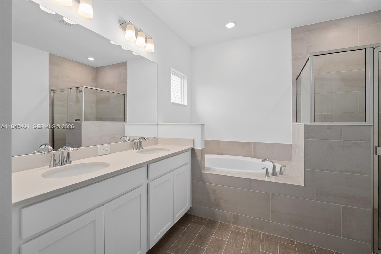 8934 Southwest 69th Terrace Ocala, FL 34476 - Photo 23 of 41 a bathroom with a tub a sink and mirror