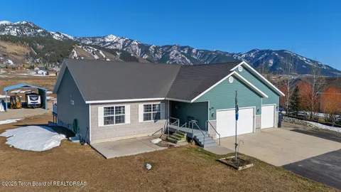 $949,000 | 1002 Lariat Drive, Etna, WY 83118