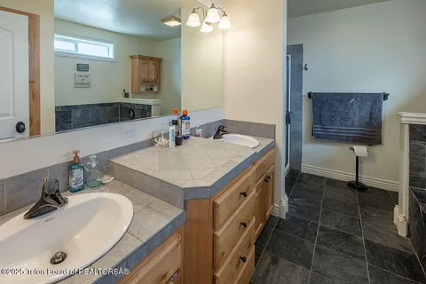 $949,000 | 1002 Lariat Drive, Etna, WY 83118