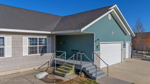 $949,000 | 1002 Lariat Drive, Etna, WY 83118