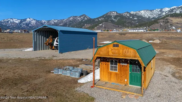 $949,000 | 1002 Lariat Drive, Etna, WY 83118
