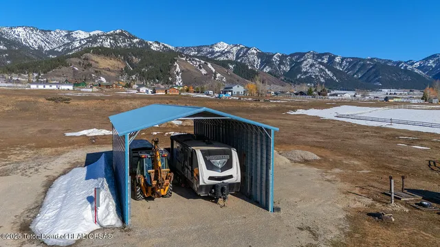 $949,000 | 1002 Lariat Drive, Etna, WY 83118