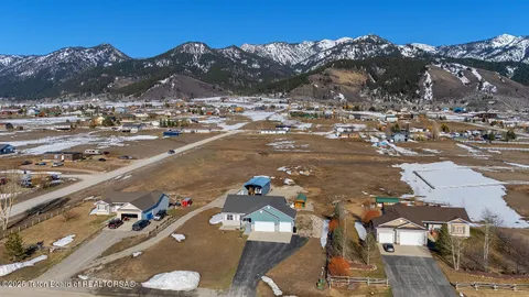 $949,000 | 1002 Lariat Drive, Etna, WY 83118