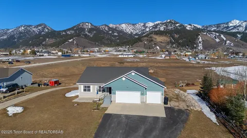 $949,000 | 1002 Lariat Drive, Etna, WY 83118