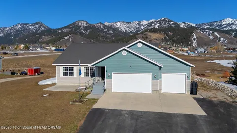 $949,000 | 1002 Lariat Drive, Etna, WY 83118