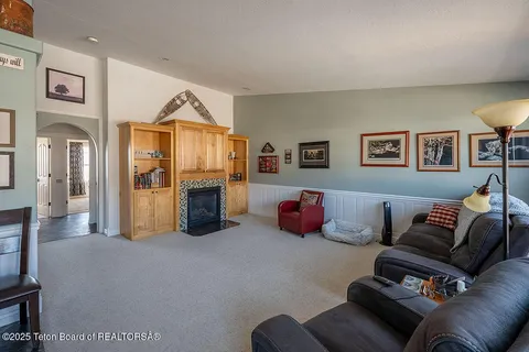 $949,000 | 1002 Lariat Drive, Etna, WY 83118