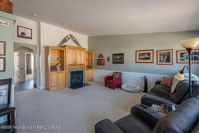 $949,000 | 1002 Lariat Drive, Etna, WY 83118