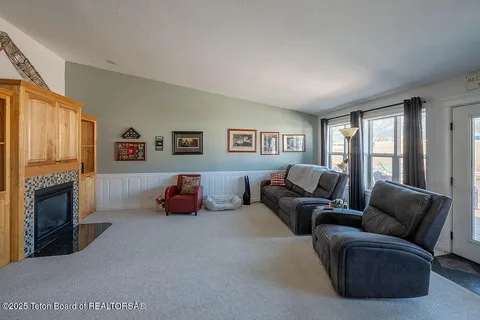 $949,000 | 1002 Lariat Drive, Etna, WY 83118