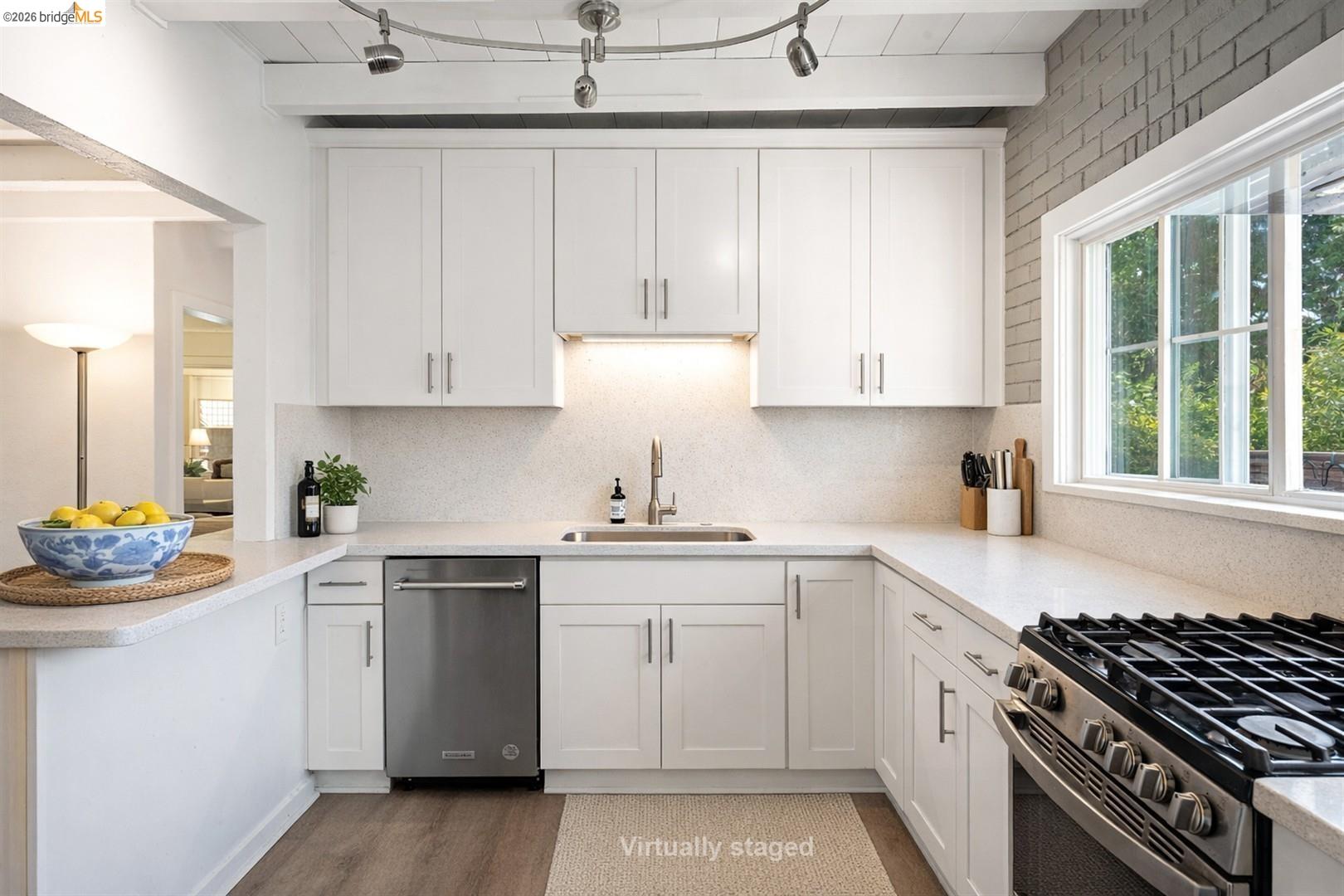 319 North San Pedro Road San Rafael, CA 94903 - Photo 3 of 60 Main House - Virtually Staged