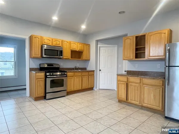 $2,300 | 82-84 Maple Avenue, Unit 2, Wallington, NJ 07057