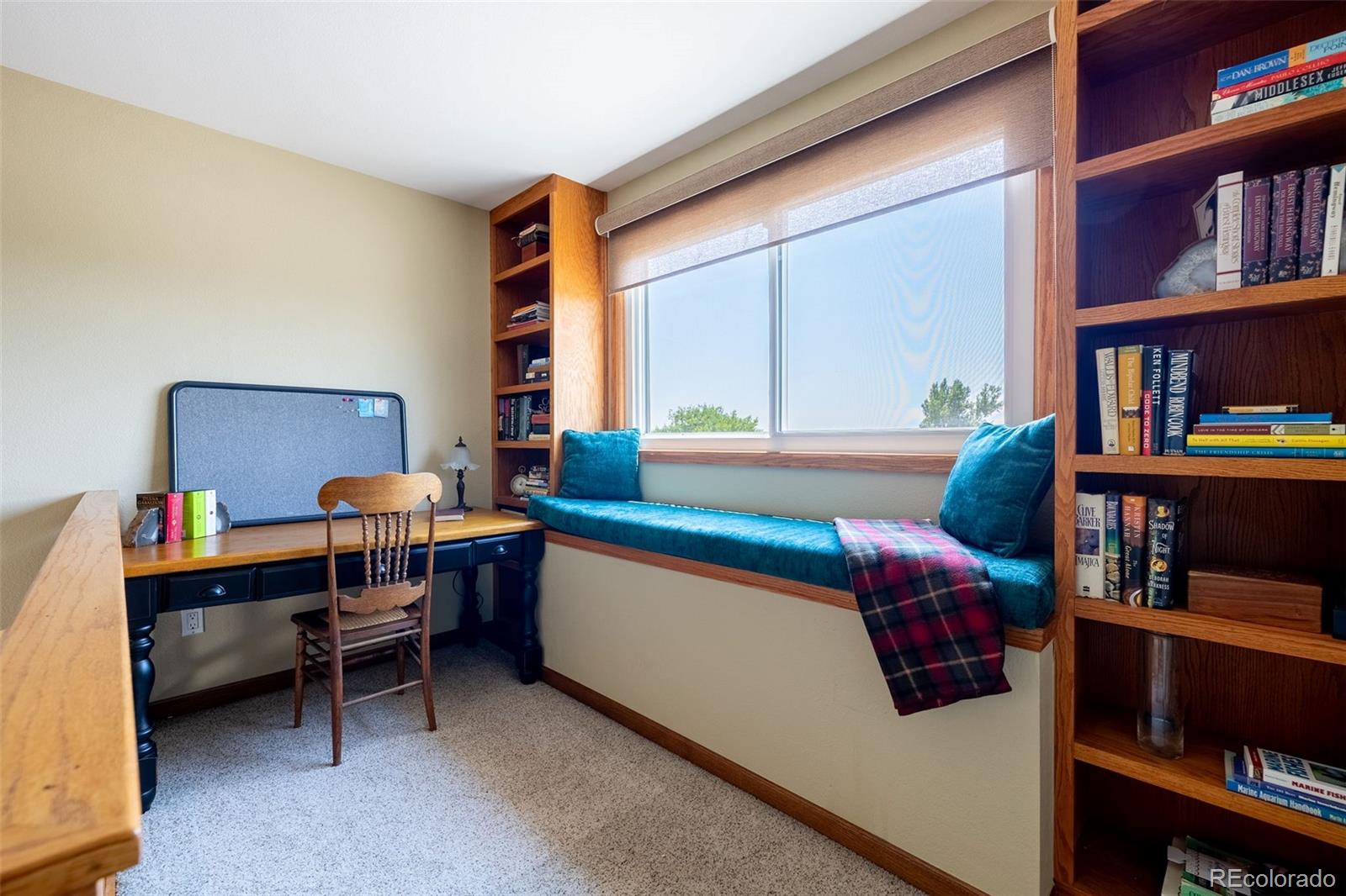 16609 West 77th Drive Arvada, CO 80007 - Photo 18 of 48 a living room with furniture and a book shelf