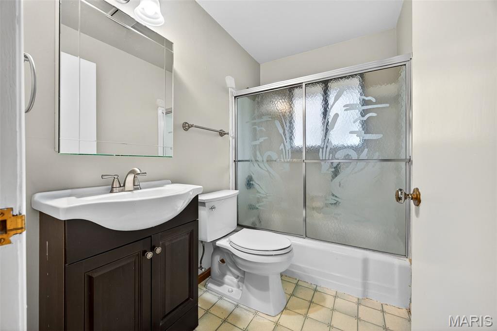 6902 Howdershell Road Hazelwood, MO 63042 - Photo 20 of 41