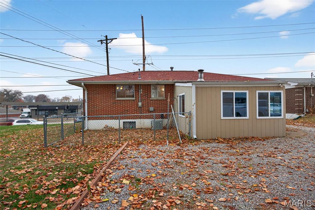 6902 Howdershell Road Hazelwood, MO 63042 - Photo 35 of 41