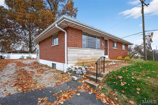 $150,000 | 6902 Howdershell Road, Hazelwood, MO 63042