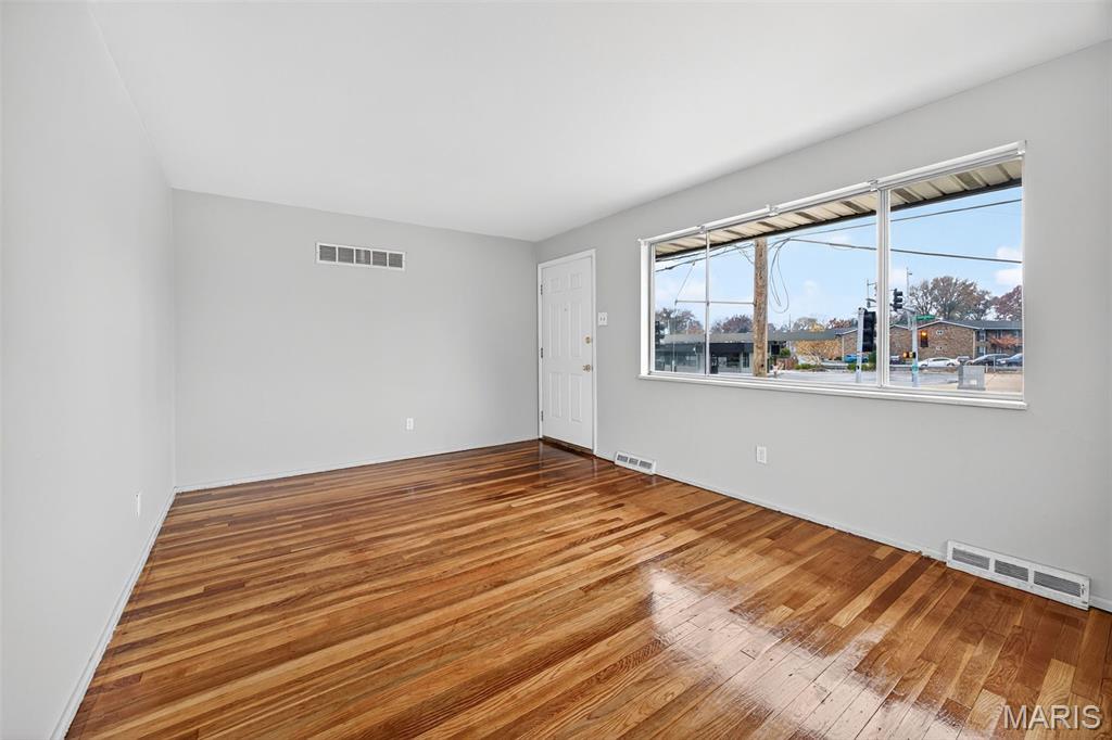 6902 Howdershell Road Hazelwood, MO 63042 - Photo 4 of 41