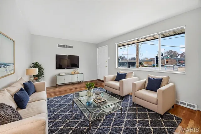 $150,000 | 6902 Howdershell Road, Hazelwood, MO 63042