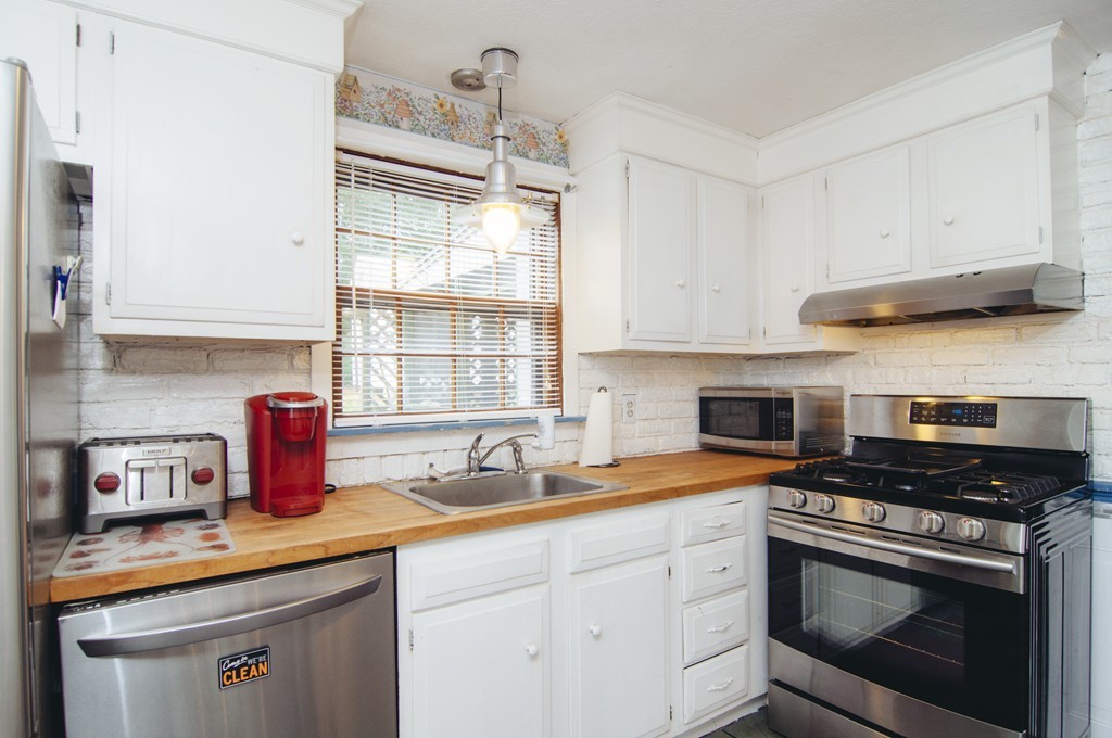 51 Alvern Road Pembroke, MA 02359 - Photo 8 of 30