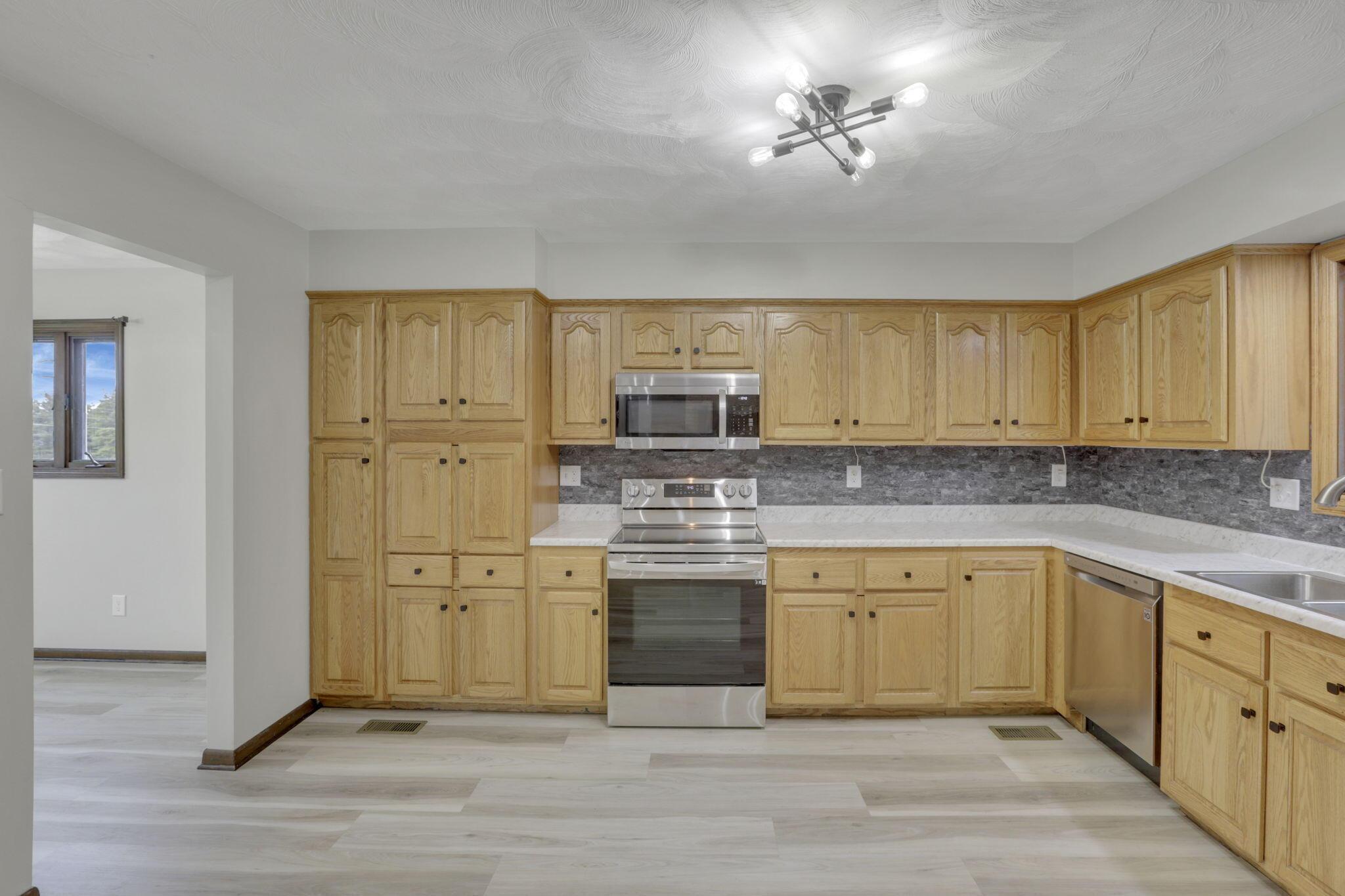 8015 Alspach Road Northwest Lancaster, OH 43130 - Photo 16 of 41 all neutral tones