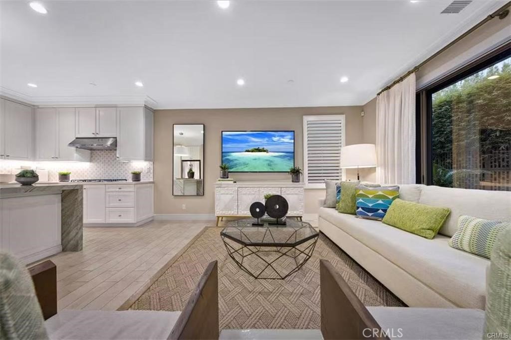 166 Villa Ridge Irvine, CA 92602 - Photo 4 of 26 Gallery Image 4