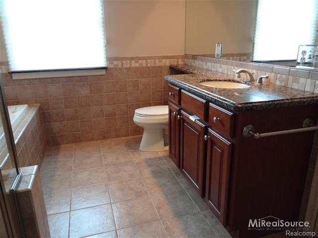 16 Hampton Road Grosse Pointe, MI 48236 - Photo 15 of 23 31154474-14.jpg