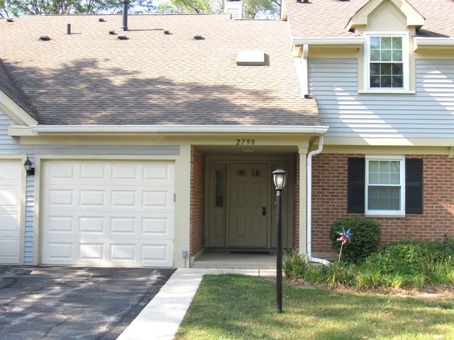 $2,000 | 2790 Glasgow Court, Unit X1, Schaumburg, IL 60107