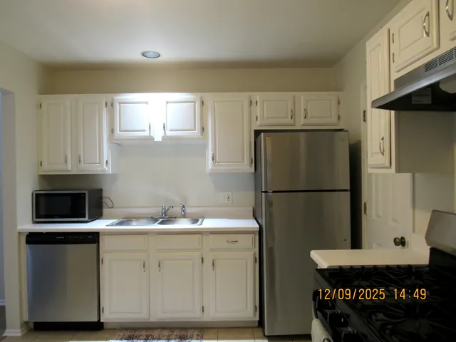 $2,000 | 2790 Glasgow Court, Unit X1, Schaumburg, IL 60107