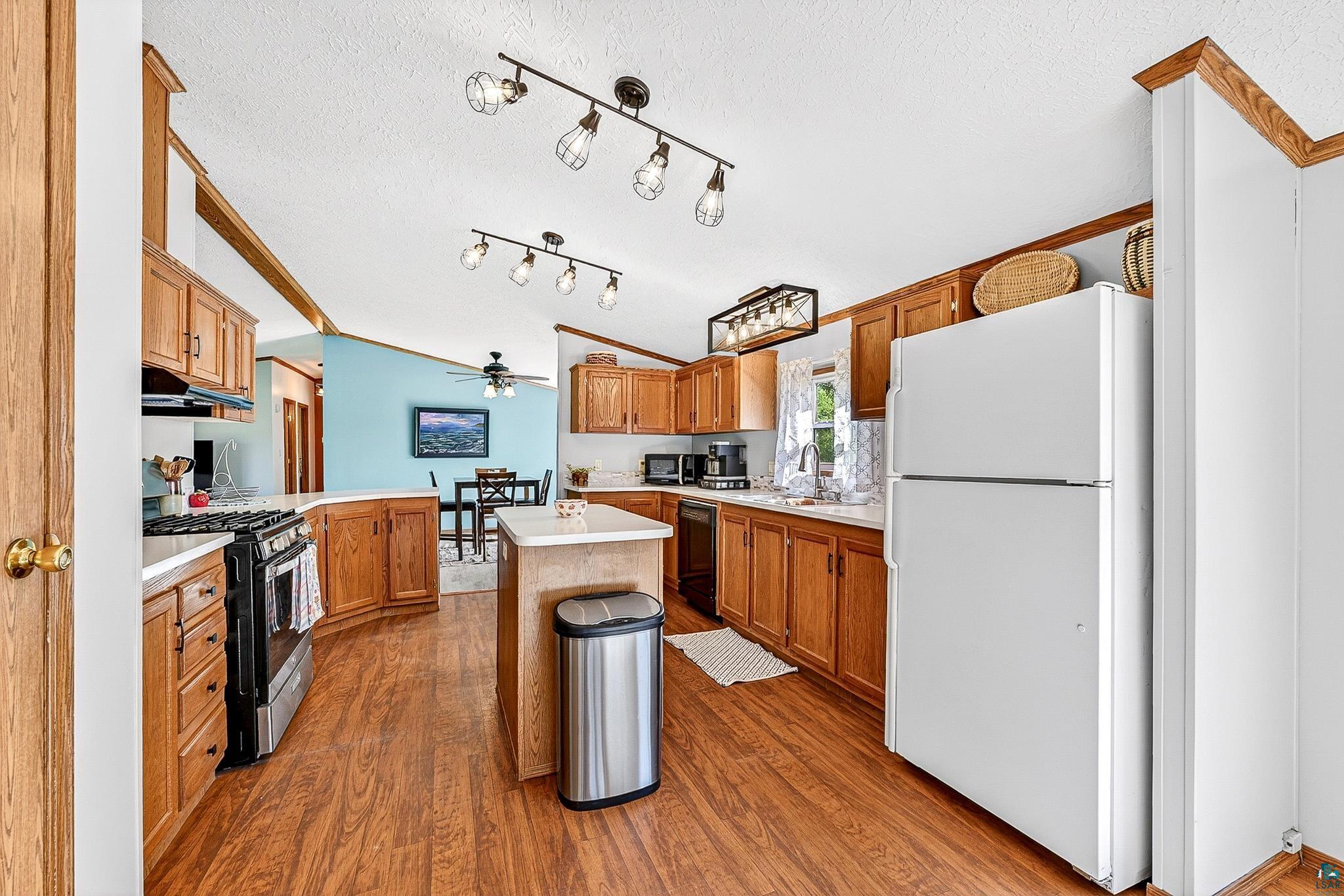 5404 Midbon Road Superior, WI 54880 - Photo 8 of 30