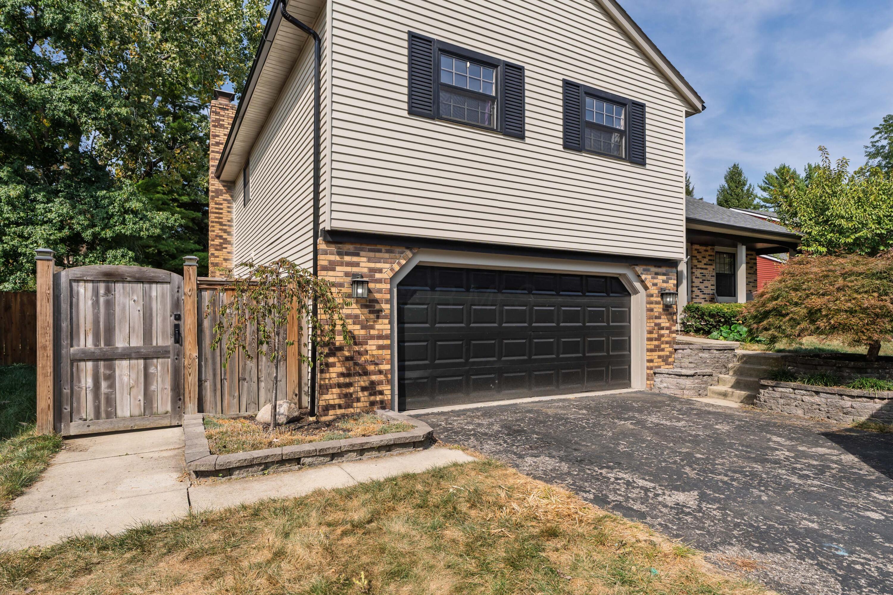 5879 Ravine View Court Columbus, OH 43231 - Photo 3 of 43 Fully fenced yard!
