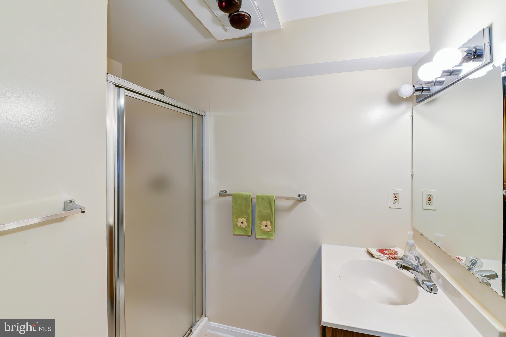 2 Whitehall Court Silver Spring, MD 20901 - Photo 22 of 25 Bath