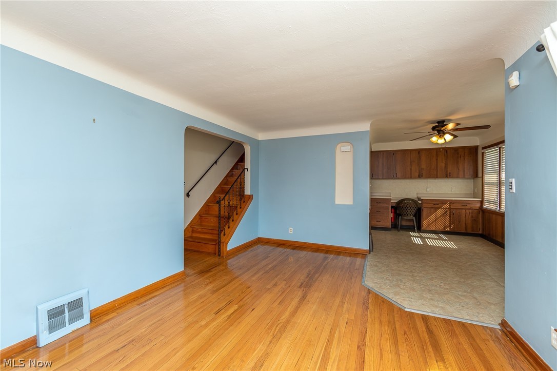 1414 Sunset Road Cleveland, OH 44124 - Photo 4 of 24