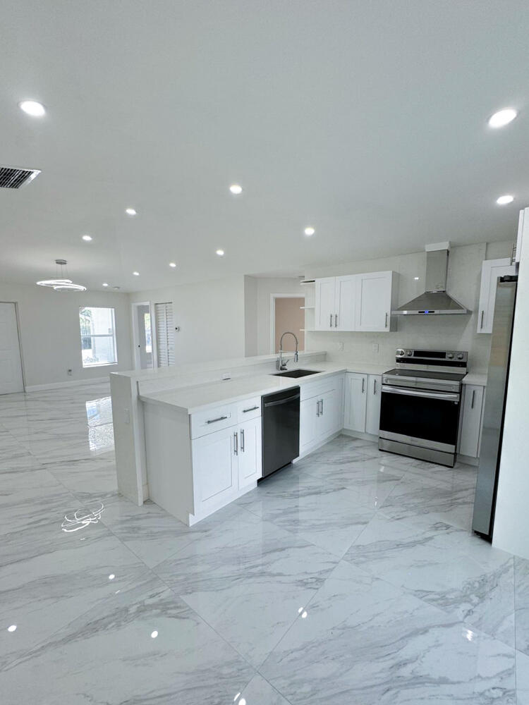 6465 Alexander Road West Palm Beach, FL 33413 - Photo 8 of 20 Kitchen